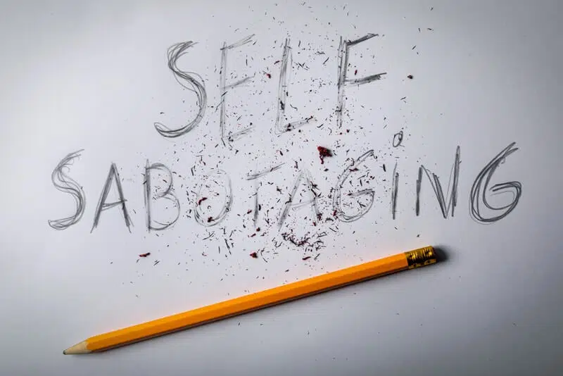 Self sabotaging was written in a paper with a pencil beside of it