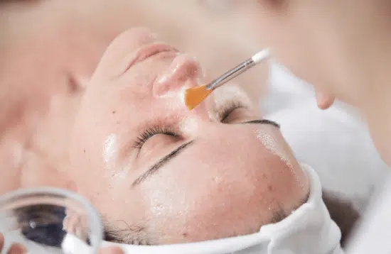 Woman doing some GlamourPeel/Skin Peeling in the clinic